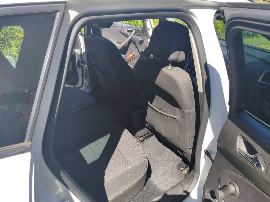 Geöffneter Fahrzeuginnenraum bei einem mobilen Auftrag