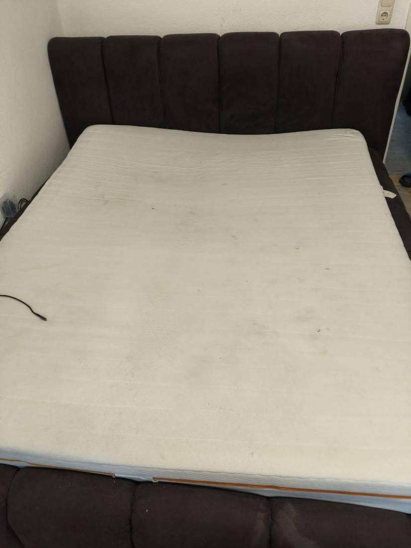 Matratzenoberfläche vor der Reinigung bei einem echten Einsatz