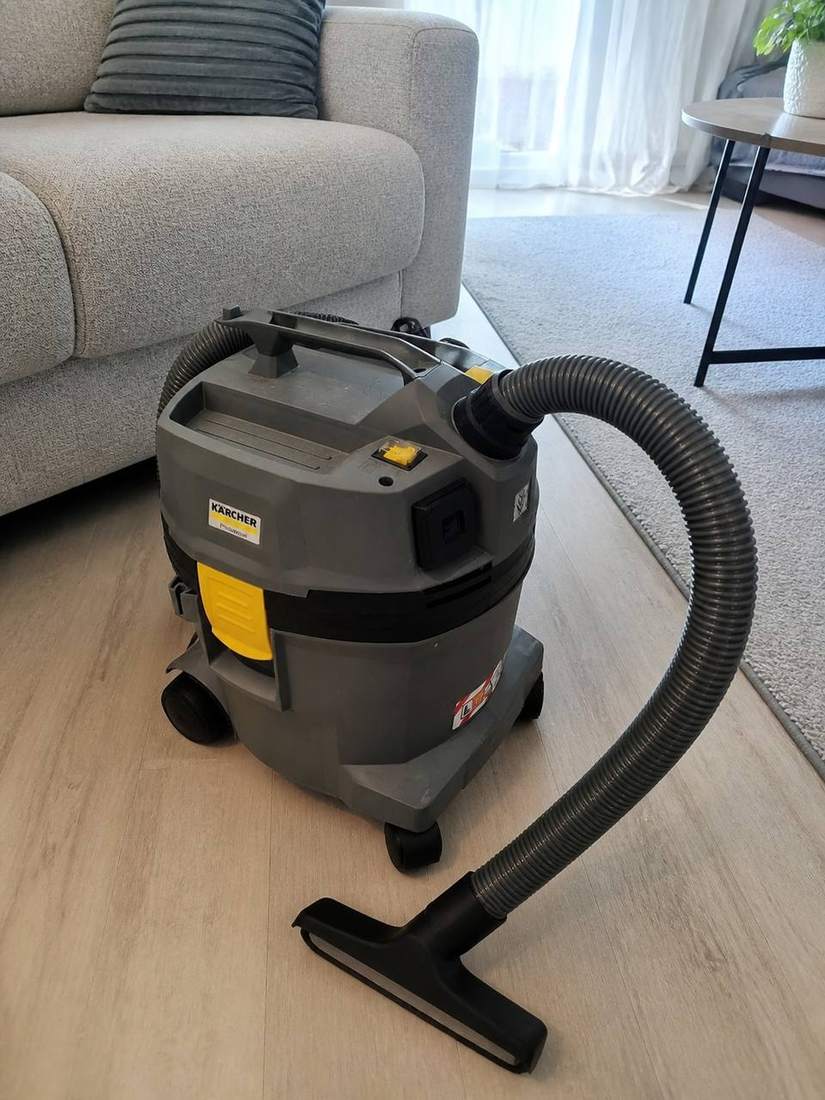Eigener professioneller Kärcher Nass- und Trockensauger